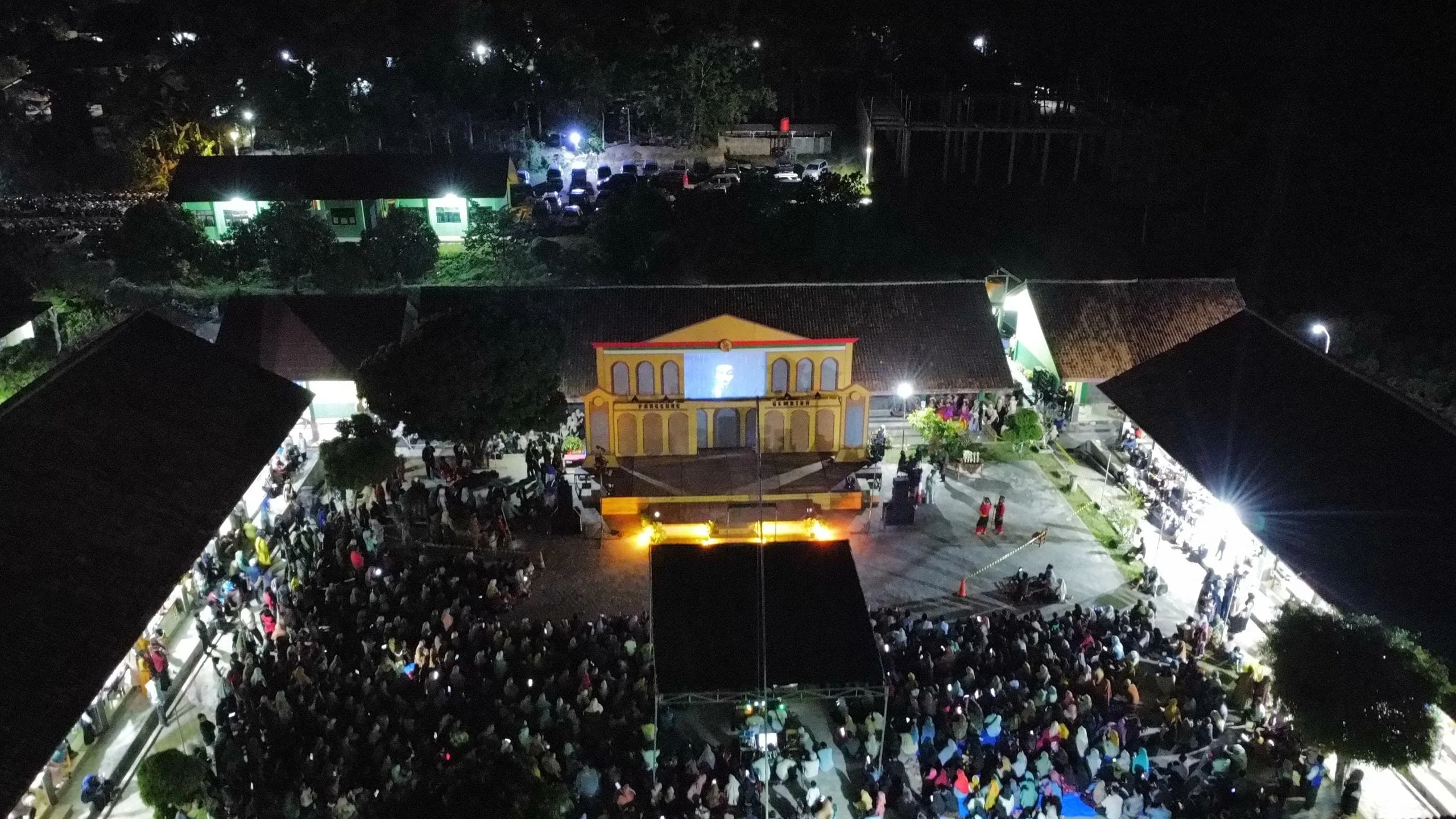Pondok Modern Al Furqon Tulang Bawang Barat menampilkan Pagelaran Seni Akbar Panggung Gembira 624