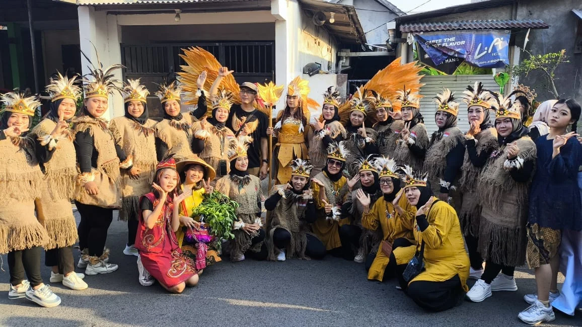 Karnaval Sumpah Pemuda 2024 di Kendangsari Penuh Warna Kostum Garuda Emas Sugarjava Raih Best Kostum