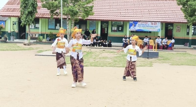 Semarak Hari Guru Nasional ke-79 SD Negeri 01 Bawang Tirto Mulyo Gelar Market Day dan Pentas Seni Tari