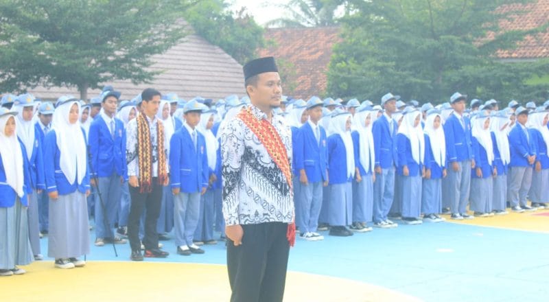 SMAN 2 Sekampung Peringati Hari Guru Nasional 2024  Penuh Hikmat