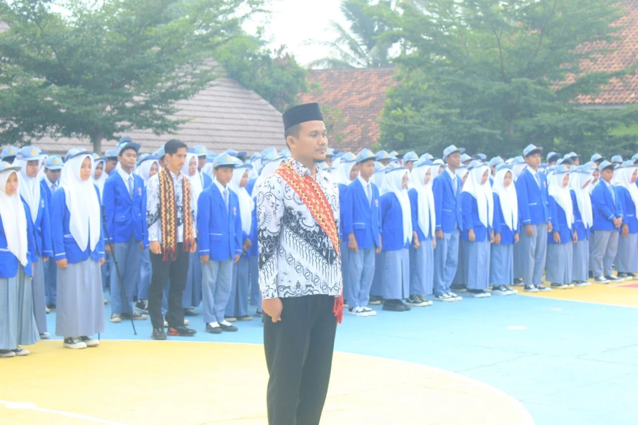 SMAN 2 Sekampung Peringati Hari Guru Nasional 2024  Penuh Hikmat