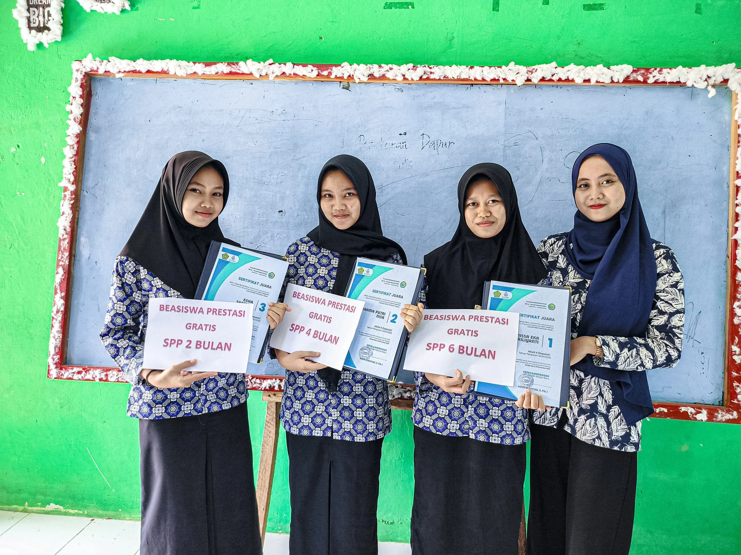 MA Al – Falaah Banjar Baru Laksanakan Pembagian Raport Asesmen Sumatif Akhir Semester Gasal TP. 2024/2025