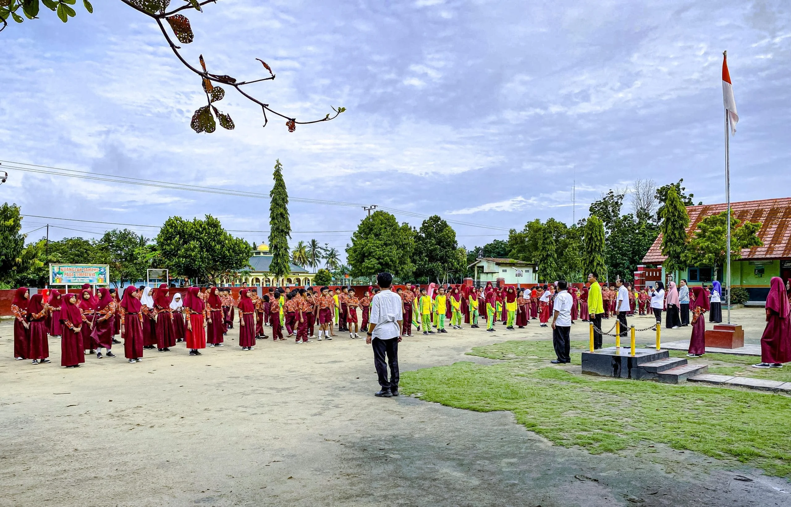 SDN 01 Bawang Tirto Mulyo secara resmi meluncurkan program Senam Anak Indonesia Hebat pada semester II tahun ajaran ini