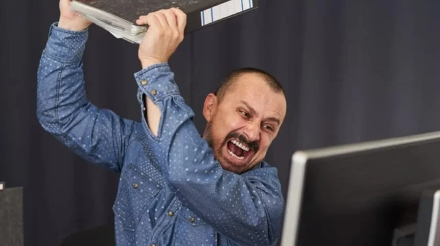 Rage Room Pertama di Lampung, Tempat Pelampiasan Emosi yang Viral dan Penuh Manfaat