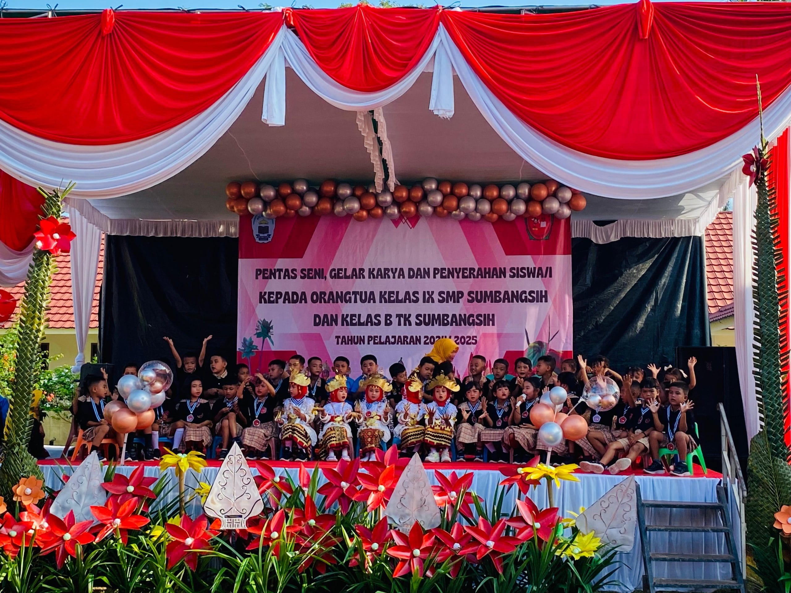Pentas Seni dan Penyerahan Siswa SMP dan TK Sumbangsih Tampilkan Kreativitas dan Kreasi