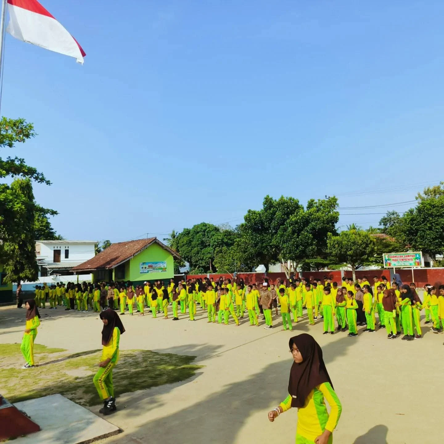 Senam Sehat Kesegaran Jasmani: Komitmen SDN 01 Bawang Tirto Mulyo untuk Kesehatan Siswa