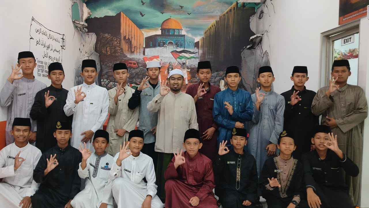 Apresiasi Reward Santri Tasmi’ Warnai Sore di PPTQ Dewan Da’wah Lampung