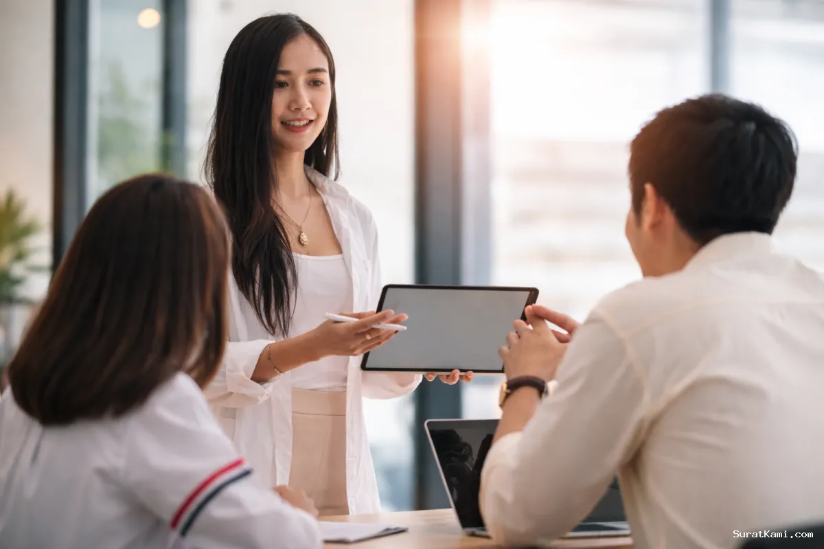 5 Cara Terlihat Berwibawa Saat Public Speaking