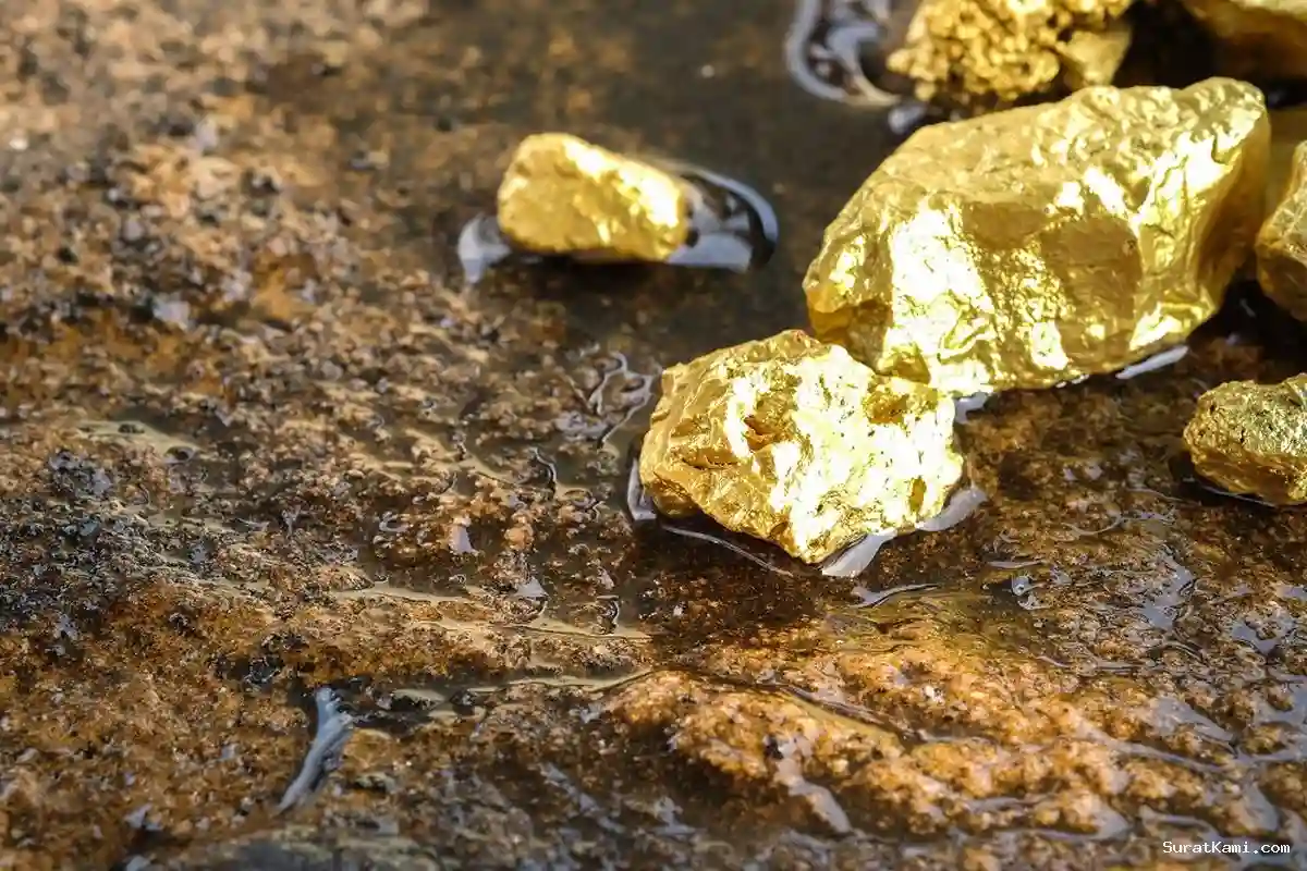 Harga Emas Fluktuatif Pekan Ini, Investor Diminta Waspada