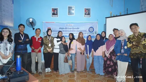 MUDAH: Upaya Mahasiswa KKN Universitas Airlangga dalam Mendorong Transformasi Digital UMKM di Desa Karangmalang