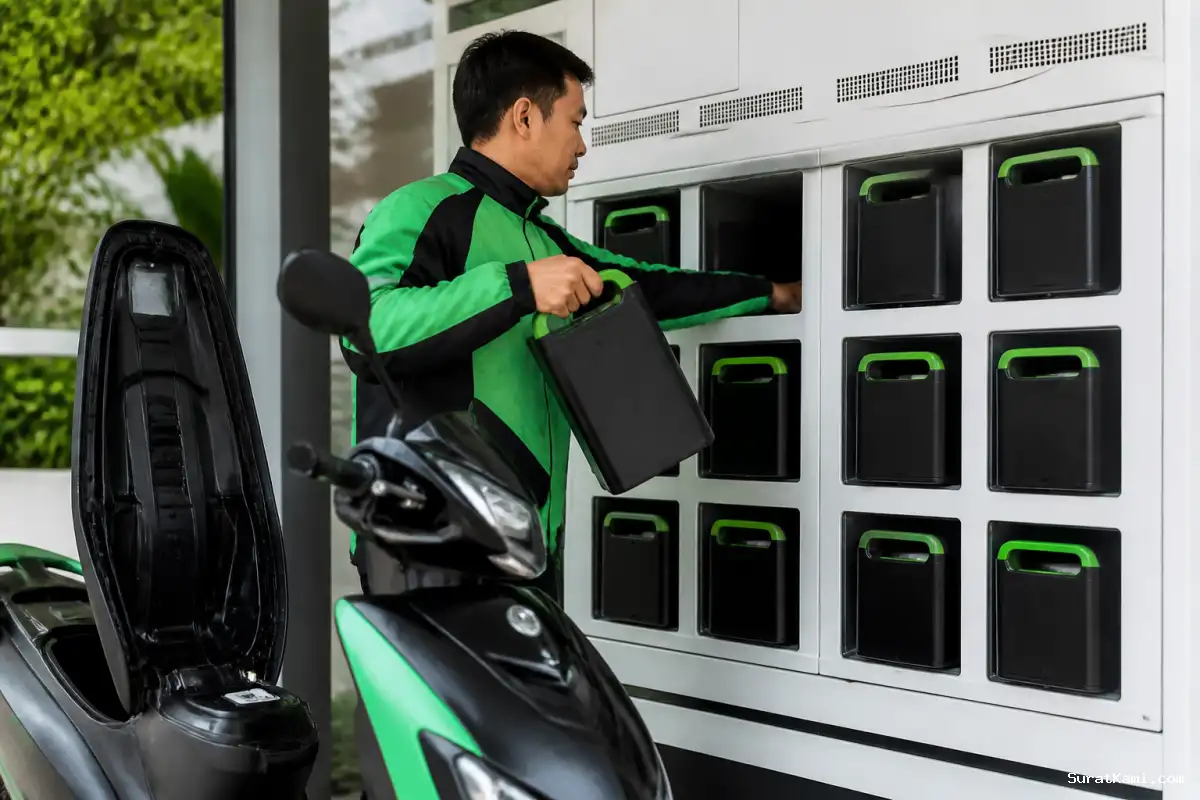 Battery Swap Motor Listrik Pangkas Waktu Berhenti Ojol