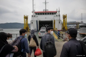 Penutupan Bandara Radin Inten II, Penumpang Beralih ke Kapal